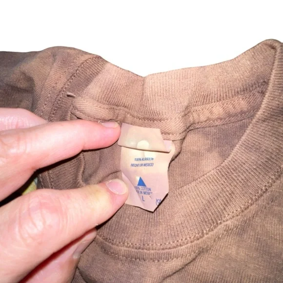 The Mountain Men’s Vintage T Shirt Size Large Brown Grizzly Bear Print 100% Cott - Picture 2 of 3